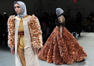 New York fashion week show only features immigrants in hijabs
