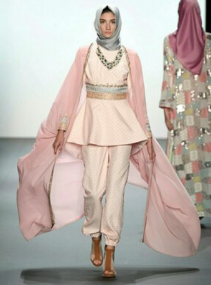 pretty pink outfit dari anniesa hasibuan (source: aletere.com)
