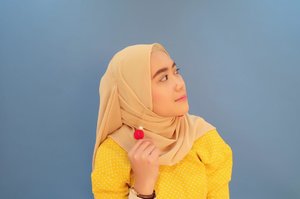 Don't forget to put your fav earrings in your pasmina to make it better ✨
Red pom pom earrings from @esternal.co really made my day! 
Thank you ! 
#mahanxesternal #clozetteid #endorse