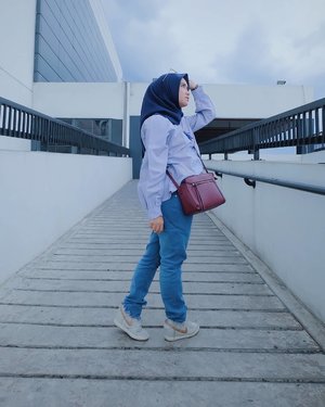 Better days are coming. They're called saturday and sunday. .Navy Channel platinum silk scarf : @mahan.idBlouse : @adelatrendfashionDenim jeans : @lomics _ent .#letusembrancewithdwihanda#iweartanganmanis#mahanxtanganmanis#supportlocalbrand#mahanxlomics#mahanwanderdiary@duahijabtrans7 #HOOTD #HOOTDDuaHijabTrans7 #DuaHijabTrans7 #HOOTDDuaHijab #duahijab #HOTDDuaHijabTrans7#ootd  #clozetteid