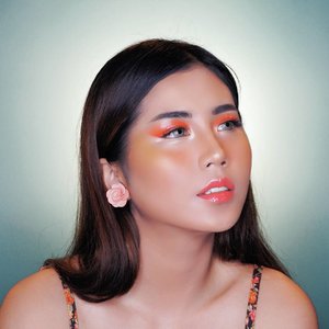 Fresh summer glowing makeup😍😍 bring back the glossy trend please?😁😁
.
.
PRODUCTS USED
💖FACE
@lagirlcosmetics Pro Coverage HD Foundation "Beige"
@lorealmakeup @getthelookid Infallible 24Hrs "Golden Beige"
@nyxcosmetics_indonesia Highlight and Contour Pro Palette
Coty Airspun Translucent Extra Coverage
@juviasplace The Nubian 2 (use this as a blush and highlighter too)
.
💖EYES
@lagirlindonesia Inspiring Brow "Medium Brown" ➡️ super love it!!
@mobcosmetics Liquid Lipstick "Marmalade"
.
💖LIPS
@nyxcosmetics SMLC "San Juan" + @sephoraidn Lip Gloss (use this on the lids too)
.
.
📸SONY A6000
#ivgbeauty #indobeautygram #beautynesiamember #clozette #clozetteid #lagirlindonesia #lagirl #lagirlcosmetics #beautyjunkie #beautyjunkies #instamakeupartist #makeupporn #makeuppower #beautyaddict #fotd #motd #eotd #makeuptutorial #beautyenthusiast  #makeupjunkie #makeupjunkies #beautyvlogger #wakeupandmakeup #hudabeauty #featuremuas #sephoraidn #undiscovered_muas