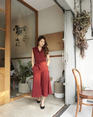 Thank you @la.peony for this gorgeous jumpsuit💖💖
.
Anyway just wanna share, @nadiasnibbles recommended @guttenmorgencoffeelab (a hidden gem at Tomang, she said) and I am so addicted to this place now. Very cozy, love the coffee, really nice barista, and oh! most importantly the music😍😍😍 definetely gonna come back here again and again👍👍👍
.
📸 SONY A6000 by @feliciawintery
.
#endorsement #endorseindo #endorsementid #endorse #endorsebaju #ivgbeauty #indobeautygram #beautynesiamember #clozette #clozetteid #beautyjunkie #beautyjunkies #beauty #makeup #makeupartist #mua #makeuptutorial #beautyenthusiast #makeupjunkie #makeupjunkies #beautyvlogger #instamakeupartist #makeupporn #makeuppower #beautyaddict #beautyartist #indobeautyvlogger #ootd #ootdindo