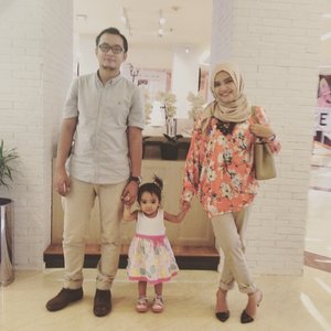 OHANA means family, FAMILY means nobody gets left behind or forgotten I love you @ben_yitzhak and #alikacelina #quote #familypictures #family #babygirls #pastel #flowers #reyes #hijab #style #ClozetteID #ootd #hotd #love #momnkids