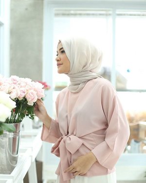 "To me, clothing is a form of self-expression - there are hints about who you are in what you wear" -Marc Jacob-#LafayetteJKTxClozetteFIU #HijabInFashion#ClozetteID #hijabdaily #hijabPlease kindly likes and comments down this picture. Thanks a bunch