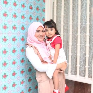 the moment your lil princess jump to your hands when you doing #OOTD photo.

#ClozetteID #happymama #mommyandme #AlikaCelina #blue #mommyblogger #pastel #parenting #lamadameresto