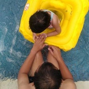 Keep swimming keep swimming 🏊 🐳🐬 #ClozetteID #mommyblogger #lifestyleblogger #parenting #swimming #swimmingpool #getaway #vacation #instatravel #instakids