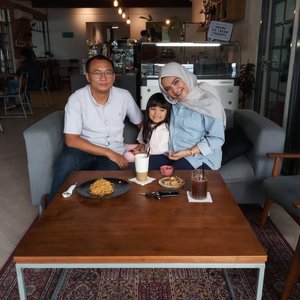 Good Afternoon everyone, a little lunch and with a sip of  coffee won't hurt you.
.
#coffee #family #familygoals #alikacelina #instagood #clozetteID #lunch
