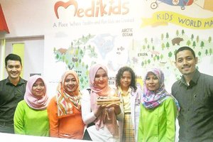 So happy~
Thank youu Medikids Team for the surprise. @mhdcclinic 
#ClozetteID #birthday #surprise #mhdc #pediatricdentist #doktergigianak #doktergigijakarta #photography #fun