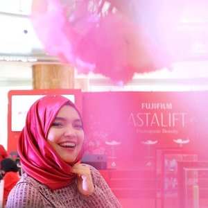 From yesterday event, Astalift Fujifilm "Beauty Fest" -photogenic beauty, with @astalift_indonesia and @clozetteid 
This event will be held until April 16th,  @ main atrium Lotte Shopping Avenue. make sure to come with ur girl gang or family, because in this event you will get a free facial and skin check, and also a free photobooth by @fujifilm_id 📸: @anitamayaa 
#ClozetteID #ClozetteIDReview #ASTALIFTxClozetteIDReview #ASTALIFTPhotogenicBeauty #beautyblogger
.
.
.
.
 #beautyjunkiee #makeupjunkie #lifestyleblogger #influencer #canonM3 #bokeh #red #hijab #hotd #mommyblogger