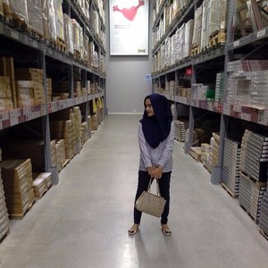 Planning a home decor while capturing a good pict at the IT alley 😆😆 @ikea_id#IKEA #photography #hijab #hijabers #ClozetteID #hotd #ootd #alley #letmetakeaselfie #tagsforlikes #like4like #iphonesia #style #homedecor #shopping
