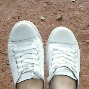 White shoes 👟😍 #ClozetteID #COTW #Shoefie