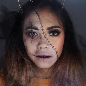 I'm creeping in your heart babe🔥
.
Not really sure what is this. Something like half human-half corpse I guess?😂😂 It lacks of details so so sorry😿 Anyway, this was stepping out of my comfort zone. Not kind of person who love creepy makeup (as I don't enjoy horror either) but girls, this is october duh.. ur feed should be drenched by these things♣️♣️ ps: forgot to put foundie on the neck
.
Deets on the corpse:
@nyxcosmetics_indonesia Smokey eyeshadow palette & liquid suede cherry skies
@riveracosmetics cover foundation fair

Deets on the human side will be posted later since its too many hihi
.
#tribepost #bandungbeautyblogger #indobeautygram #indonesianbeautyblogger #beautybloggerindo #beautybloggerindonesia #indobeautyvlogger #indobeautyblogger #beautyblogger #indonesianfemalebloggers #bloggerceria #bloggerceriaid #clozetteID #ggrep
#wakeupandmakeup #makeuptutorial #fakeupfix #muasfeaturing #beautyandhairdiaries #muabdg