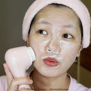 #ClozetteID #ClozetteStarAda yang penasaran dengan Miniso Facial Cleansing Device ini? .Sudah ada reviewnya di youtubeku lho 😉.Klik link yg ada di bio ya 😊#minisodeepcleanultrasonic #brushwajah #pencuciwajah #reviewminiso #beautyinfluencer #JogjaBloggirls #GengBvlog #BloggerIndonesia #Indobeautygram #Beautiesquad