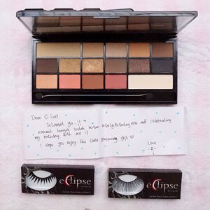 😱OMG😱
Gak berhenti aku lihat palette ini. Warnanya bagus bangettttt. Pas banget hari ini paketnya datang. Ngerasa kayak dikasih kado dari Santa 😄😄
Makasih banyak @girlysaputri sayang 😘😘😘 surat cintanya juga 🎂🎂
Semoga berkatmu makin melimpah ya 🙏🙏
Biasanya yang ulang tahun dikasih hadiah, ini yang ulang tahun ngasih hadiah. U're so kind Girly 😘😘
#ClozetteStar #ClozetteID #BeautyBlogger #BloggerIndonesia #Blogger #BeautybloggerID #girlysbirthday2016 #hadiahnatal