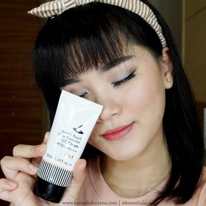 #MakeupReview 
Kalo kamu punya kulit normal kering dan suka tampilan yang dewy ala2 cewek Korea, cobain deh cc cream dari Witch's Pouch ini.
.
Teksturnya encer, mudah diblend, coveragenya ok dan hasilnya glowy.
.
Reviewnya sudah ada di kornelialuciana.com ya 😉
#ClozetteStar #ClozetteID #JogjaBloggirls #GengBvlog #BloggerIndonesia #BeautyInfluencer