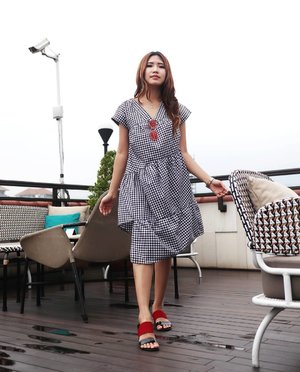 🚶
Don't dream a great change in your whole life, focus on a small change in each day, instead 💪
#EAYwords
___
Emily gingham (asymmetrical) dress from @magdalene_id ❤