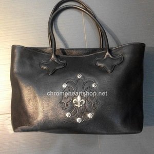 Brand: Chrome Hearts
Colour: Black
Material: Leather
Strapless style: Double roots
Closure: Zipper