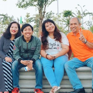 My preciousssssss~~~
Jarang jarang bisa foto bareng bareng kaya gini. 😌😌
.
.
.
#family #clozetteid #familytime #👪