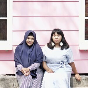 With @ratidiu.
Lama gak ketemu, eh ketemu ketemu jd klien. See you this weekend. .
.
📷: @gilangsatoto 
The beautiful pic for Kin Diary also taken by him. Thank you so much!
.
.
#ootd #ootdbigsize #ootdbigsizeindo #fashion #cute #ootdplussize #ootdcurvy #ootdplussizeindo #ootdbigsizeindo #curvy #clozetteid #blogger #bblogger #beautyblogger #surabayabeautyblogger #sbybeautyblogger #curvygirl #plussize
#bodypositive #celebratemysize #ootdindonesia #ootdindo #curvystyleideasid
 #influencersurabaya #beautyhasnosize #missbbwindonesia #ootdredhacs #redhacsmixnmatch