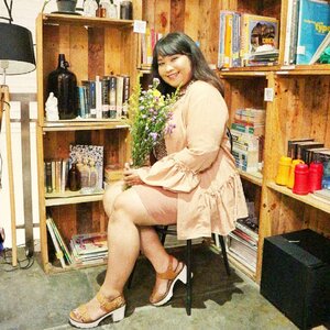 My arm, thighs, and calves appreciation post. They are big, beautiful and could choke you to death if I want to. ..Pic taken by Gitul Reginul @gitaregina..#ootd #ootdbigsize #ootdbigsizeindo #fashion #cute #ootdplussize #ootdcurvy #ootdplussizeindo #ootdbigsizeindo #curvy #clozetteid #blogger #bblogger #beautyblogger #surabayabeautyblogger #sbybeautyblogger #curvygirl #plussize#bodypositive #celebratemysize #ootdindonesia #ootdindo #curvystyleideasid #influencersurabaya #beautyhasnosize #missbbwindonesia #ootdredhacs #redhacsmixnmatch