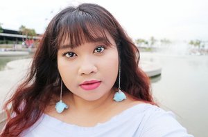 That moment when you match your earrings with your favorite dress. .
.
Handmade dangling flower earring from @debtique .
.
#handmadeearrings #flowerearrings
#beauty  #indonesian #bblogger  #instamakeup #instabeauty
#clozetteid #blogger  #beautyblogger #surabayabeautyblogger #sbybeautyblogger
 #endorsement #endorsementid #endorsementindo #endorsersby #influencersurabaya
