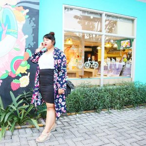 Walk away from bullshit and negativity. .
.
.
Posted about this sultry summer floral look on my blog already. Kindly check it out. 📷: @dimsam95
#ootd #ootdbigsize #ootdbigsizeindo #fashion #cute #ootdplussize #ootdcurvy #ootdplussizeindo #ootdbigsizeindo #curvy #clozetteid #summeroutfit #summer #pink #icecream #🌞 #blogger #bblogger #beautyblogger #surabayabeautyblogger #sbybeautyblogger
#bodypositive #celebratemysize #ootdindonesia