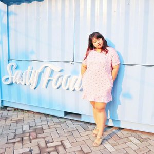 Eyyy, everyday is summer here. Embrace the sun, let it kissed your skin and make you glow like a glazed donut. 
#ootd #ootdbigsize #ootdbigsizeindo #fashion #cute #ootdplussize #ootdcurvy #ootdplussizeindo #ootdbigsizeindo #curvy #clozetteid #summeroutfit #summer #blue #🌞 #blogger #bblogger #beautyblogger #surabayabeautyblogger #sbybeautyblogger
#bodypositive #ilovemyself