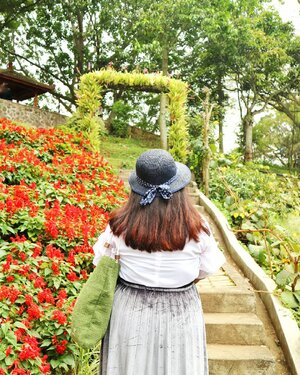 Meskipun madep belakang itu aku senyum loh.Ga tau senyum sama apa dan buat apa. Mungkin aku tersenyum untuk masa depan. ..📷: @pramagisti..@plussize.sub#ootd #ootdbigsize #ootdbigsizeindo #fashion #cute #ootdplussize #ootdcurvy #ootdplussizeindo #ootdbigsizeindo #curvy #clozetteid #blogger #bblogger #beautyblogger #surabayabeautyblogger #sbybeautyblogger #curvygirl #plussize#bodypositive #celebratemysize #ootdindonesia #ootdindo #curvystyleideasid #influencersurabaya #beautyhasnosize #missbbwindonesia #ootdredhacs #redhacsmixnmatch