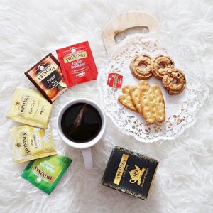 Have you had breakfast? I'm filling my inner queen with @twiningsteauk English Breakfast Tea. I was that coffee girl but I stopped drinking coffee since two years ago. Well, I still choose coffee once in a while but tea will always be my first choice because it calm my mind. Would you like a cup of tea with me?#twiningstea #twiningsenglishbreakfast #breakfast #clozetteid #lifullproduk #lifullhadiah #daily #🍵