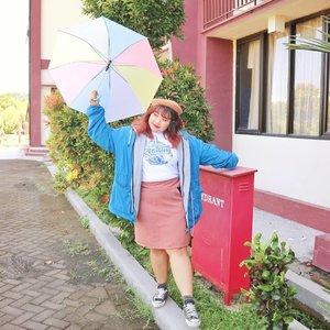 Rainy season is almost over! But it's super windy here in Surabaya. Grab yourself a nice parka jacket to warm up your body. I got mine from @biggercheaper_ 
And it's reversible! So you can change the color according to your mood and style. 
Sadly, this product is currently out of stock. 
P.S: Sorry for the low quality pic on the second pic. It was taken using hand phone. :( #Clozetteid #clozetteootd  #ootdbigsizeindo #fashion #cute #ootdplussize #ootdcurvy #ootdplussizeindo #curvy #clozetteid #blogger #bblogger #beautyblogger #surabayabeautyblogger #sbybeautyblogger #curvygirl #plussize #endorsementindo
#endorsement #bodypositive #celebratemysize #ootdindonesia #ootdindo #curvystyleideasid
 #influencersurabaya #beautyhasnosize #missbbwindonesia #ootdredhacs #redhacsmixnmatch
