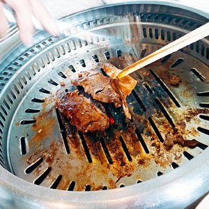 Busy hands.

#grill #meat #cocari #foodie #foodporn #kuliner #kulinersurabaya #kukinersby #ClozetteID #food #🍢 #bbq #lalala