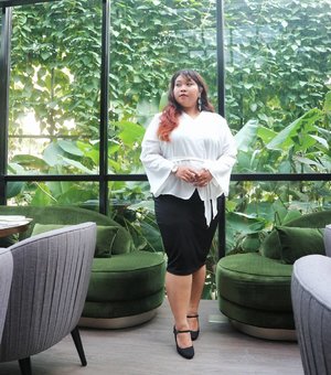 I just pull out these two outfit whenever there is an event that require me to dress elegantly. Tap for details 😘 #ootd #ootdbigsize #ootdbigsizeindo #fashion #cute #ootdplussize #ootdcurvy #plussizeindonesia  #ootdplussizeindo #ootdbigsizeindo #curvy #clozetteid #blogger #bblogger #beautyblogger #surabayabeautyblogger #sbybeautyblogger #curvygirl #plussize#bodypositive #celebratemysize #ootdindonesia #ootdindo #curvystyleideasid #summer  #celebratemysize #beautyhasnosize