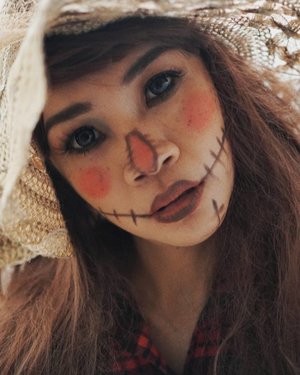 Besok aku mau makeup begini buat kerja.. sambil jalan jalan di mall
🎃🎃🎃🎃 #Shantyhuang #happyhalloween #halloweenmakeupideas #halloweenmakeup #selfie #Clozetteid #Clozettedaily