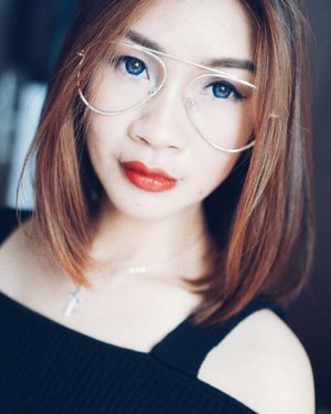 Hi Red Lips ðŸ’‹ðŸ’‹ðŸ’‹ðŸ™‹â€�â™€ï¸�ðŸ™‹â€�â™€ï¸�ðŸ™‹â€�â™€ï¸�
My Hair Is Getting Longer, I Think I Need A Haircut

Lipstick: Peripera Ink stick No 2

#shantyhuang
#beauty
#beautyblogger #selfie #clozettedaily #clozetteid #instapic #instagood