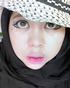 Glam and glow 🙊🙊🙊#ulzzang #ulzzangmakeup #makeupdate #makeup #beautyblogger #selca #selfie #clozetteid