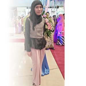 always excited when i received an invitation because i can play dress up to attend the invitation😉
.
#ootd #outfitoftheday #hijabi #hijabiandfab #hijabifashion #hijabblogger #blogger #clozetteid #clozette #hijabfashion #fashionblogger #blog #lifestyle #lifestyleblogger #hijaboftheday