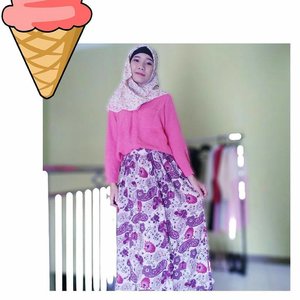ice cream solves everything⠀.⠀#hijabiandfab #hijabstyle #hijabfashion #hijabiblogger #blogger #lifestyleblogger #blog #clozette #clozetteid #hijabiootd #ootd #hijaboftheday #maxiskirt #handmademaxiskirt #halfelasticmaxiskirt #handmadeskirt