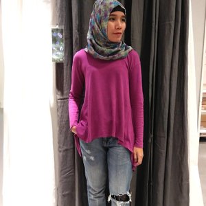 another piece that been in my closet since forever: ripped jeans
.
this jeans has no knee cover, i just wear legging inside
.
#ootd #outfitoftheday #hijabi #hijabiandfab #hijabifashion #hijabblogger #blogger #clozetteid #clozette