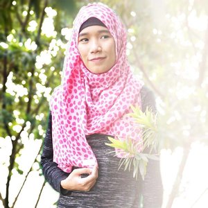 learn how to make bokeh effect on photoshop and this is the result😉
.
#hijabi #hijabiblogger #hijabiandfab #clozette #clozetteid #bloggers #blog #blogger #lifestyle #life #lifestyleblogger