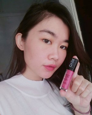 Been tried this lip matte from @makeoverid. I use Intense Matte Lip Cream 001 Lavish. Actually the color is so bright (it’s fuschia I guess) but I wipes 2 times on tissue because I want my lips looks not too bright and yes even I wipes 2 times, it is still looks good and matte. Loveee it! ❤️-Some people said it looks nice on you and some people said don’t but the most important thing is I like it and I feel confidence to use that kind of color. Don’t try to impress anybody, just be yourself as long as you like it and feel confident, then go for it 😁-#MakeOverID #clozetteid #clozette