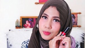 New review on the blog ! @thebodyshopindo lip & cheek stain. Aku seneng banget pakai ini sebagai blush on 👍🏻👍🏻. #beautybloggerid #beautyblogger #hijabimakeup #bloggerbabes #bloggerperempuan #thebodyshop #clozetteid