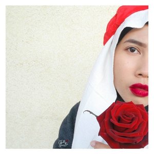 A rose can never be a sunflower and a sunflower can never be a rose. All flowers are beautiful in their own way and that's like woman too. - Miranda Kerr-

#beautyblogger #beautybloggerindonesia #beautybloggerid #hijabblogger #bblogger #bloggerstyle #bloggerslife #clozetteid #hijab #makeup #chichijab #makeupjunkie