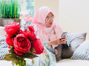 When someone you love becomes a memory, that memory becomes a treasure. My hp is my box of treasure, where i keep full of pics and videos of us. I always miss you my sweetheart 😘😘😘😘 #quotelife #clozetteid #ashleyhotel #bloggerstyle  #bloggerlife #hijabblogger #indonesianbeautyblogger