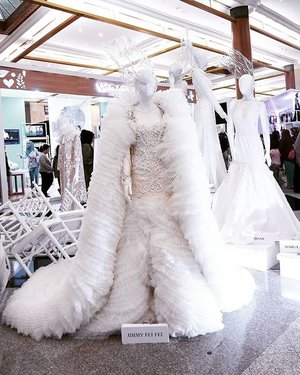 What do you think of this dress?? #fashion #ballgown #weddingdress #white #jakartafashionweek2016 #indonesiafashionweek #jfw2016 #dress #chichijab #clozetteid #fashionblogger