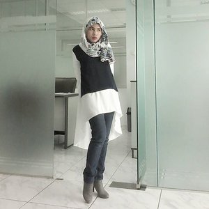 Its been a long time i dont share my office outfit. Yeah its still on the laboratory area.. #fashion #hijabfashion #chichijab #oord #hotd #hijabstyle #hijab #officelook #clozetteid #clozette #hijabblogger #bblogger #beautybloggerindonesia
