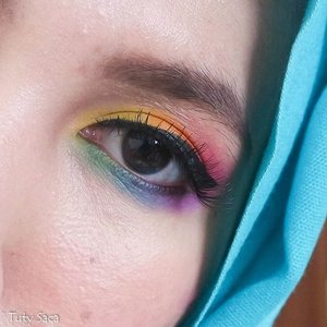 Rainbow eye using @morphebrushes 35C #makeup #makeupeye #morphebabe  #morphe #teamnopluck #nopluckeyebrow #virgineyebrows #rainboweyeshadow #rainbow #eyeshadow #fierce #beauty #beautyblogger #indonesianbeautyblogger #hudabeauty #chichijab #hijabbeauty #MOTD #clozetteid