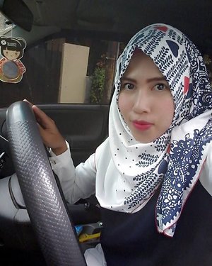 Tiny me and my big car... bismillah otw to bogor.. sstt, i love to selfie in a car, its like using right light.. see my beautiful eyes hehehe.. #chichijab #car #selfie #beautyblogger #beautybloggerid #clozetteid #clozette  #bloggerbabes #love #ihblogger
