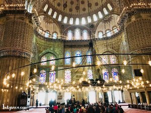 When you’re going through something hard and you start wondering where Allah is, just remember the teacher is always quite during a test.- Nouman Ali Khan -#quote #quotelife #quotemuslim #sultanahmetcamii #thebluemosque #istanbul #turkey #turkeytrip #mosque #beautifulmosque #bloggerslife #happyholidays #bblogger #clozetteid