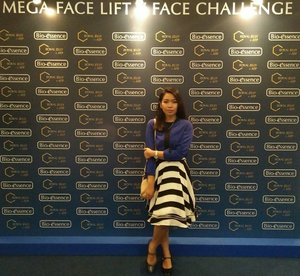 Mega face lift v face challenge ..
And it works guys...
Wait my experience on my blog

#BioessenceID #ClozetteID #ClozetteIDxBioessence #ProveitYourself #FaceVshape #OOTD #likeforlike