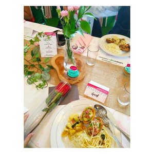 Happy lunch everyone
🌹 by @outerbloom @asmaraku
.
.
.
.
.
.
#settable #decoration #lunch #event #shopalogic #asmaraku #outerbloom #rahasiakitaberdua #ClozetteID #latepost #likeforlike